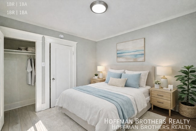 Building Photo - 1123 E Appleton St