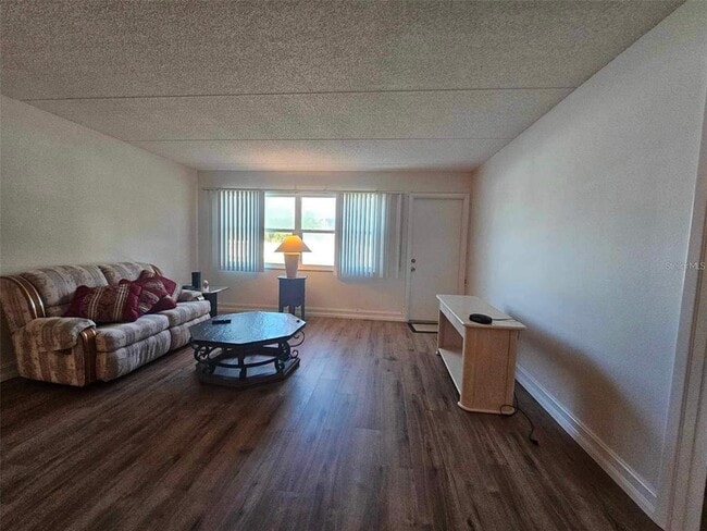 Foto del edificio - 12300 Park Blvd