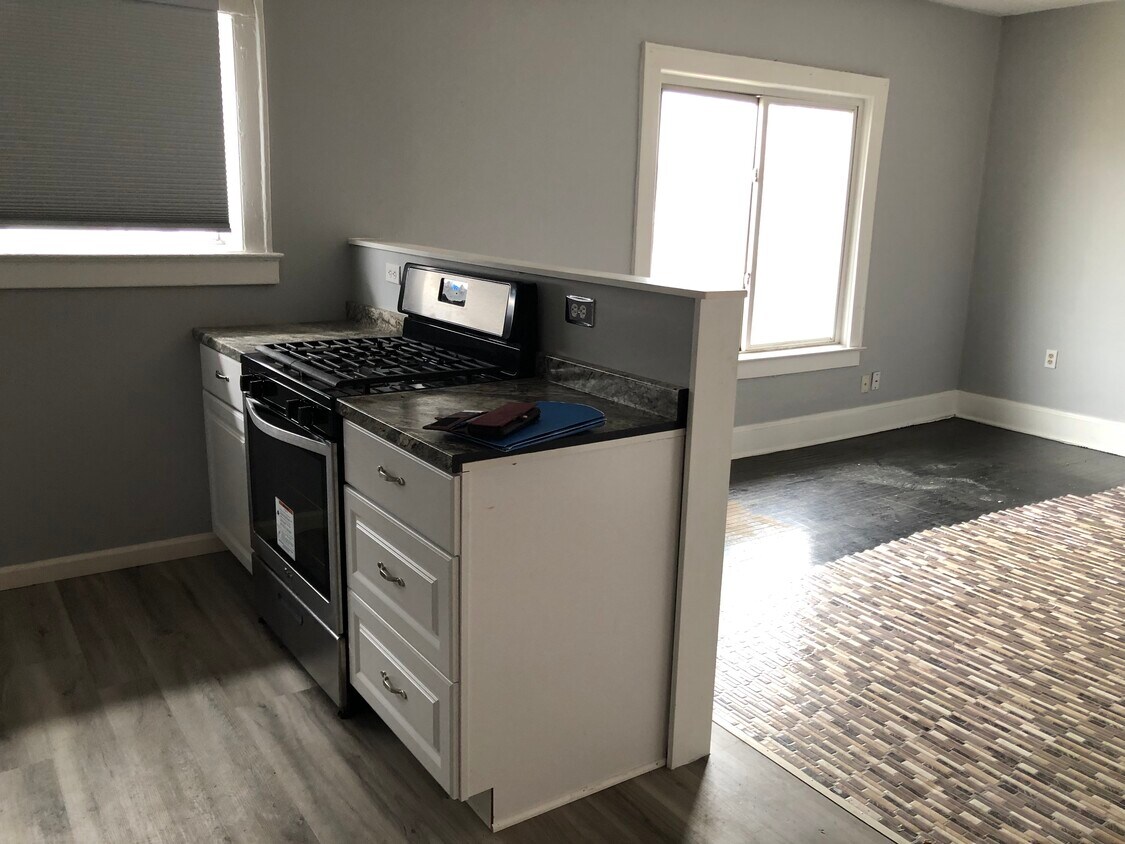 Foto principal - 928 E 5th Ave