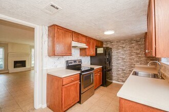 Building Photo - 8728 Wilcrest Dr