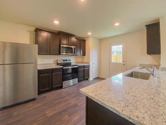 Building Photo - 3Bd 2.5 Ba Minutes to Randolph AFB and Ft Sam
