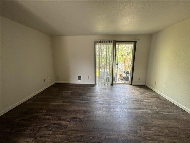 Building Photo - 6550 SW 192nd Ave