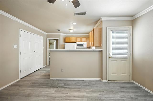 Building Photo - 1321 Village Garden Dr