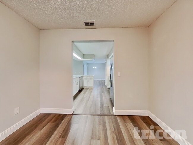 Foto del edificio - 1107 Lyric Dr