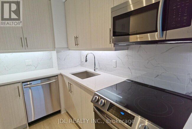 Building Photo - 75 Oneida Crescent