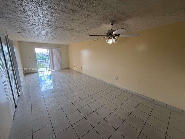 Foto del edificio - 6055 W 19th Ave