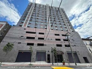 Building Photo - 809 22nd St