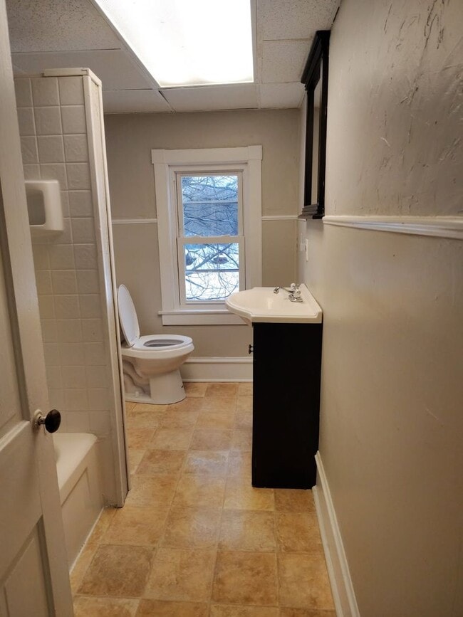 Building Photo - Beautiful 4 Bed/ 2 Bath House for Rent
