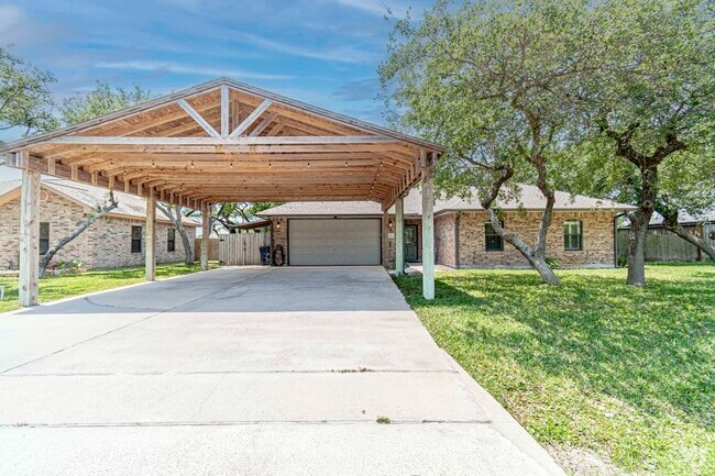 Building Photo - 1001 Redwood Ave