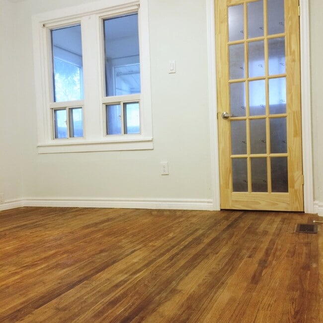 Building Photo - 65 King Edward Av