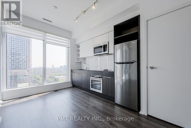 Building Photo - 68 Shuter St