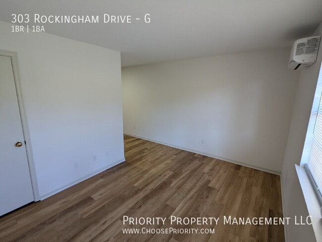 Foto del edificio - 303 Rockingham Dr