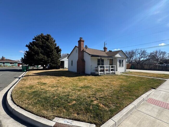 Foto del edificio - Charming, Updated Home in the Heart of Sparks – Clean, Comfortable & Move-In Ready!