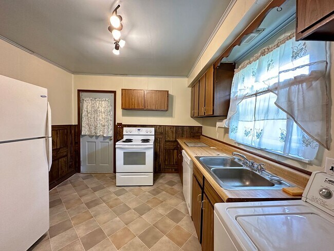 Foto del edificio - Available August 1st - 3 BED 1 BATH