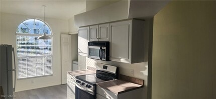 Building Photo - 4925 Sandra Bay Dr