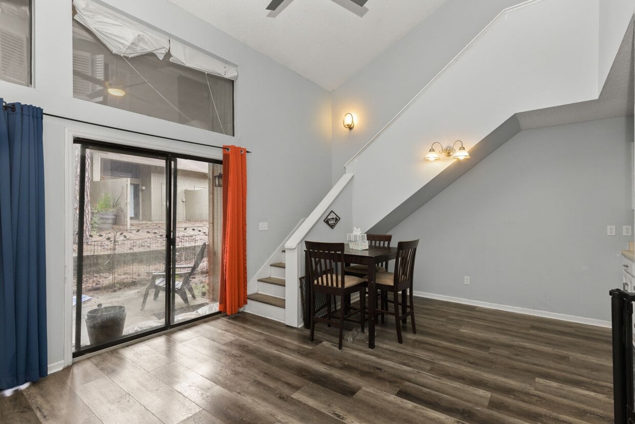 Across from Auburn Vet School! Move-In Ready 2BR/2BA Townhome in Crossland Downs - Across from Auburn Vet School! Move-In Ready 2BR/2BA Townhome in Crossland Downs