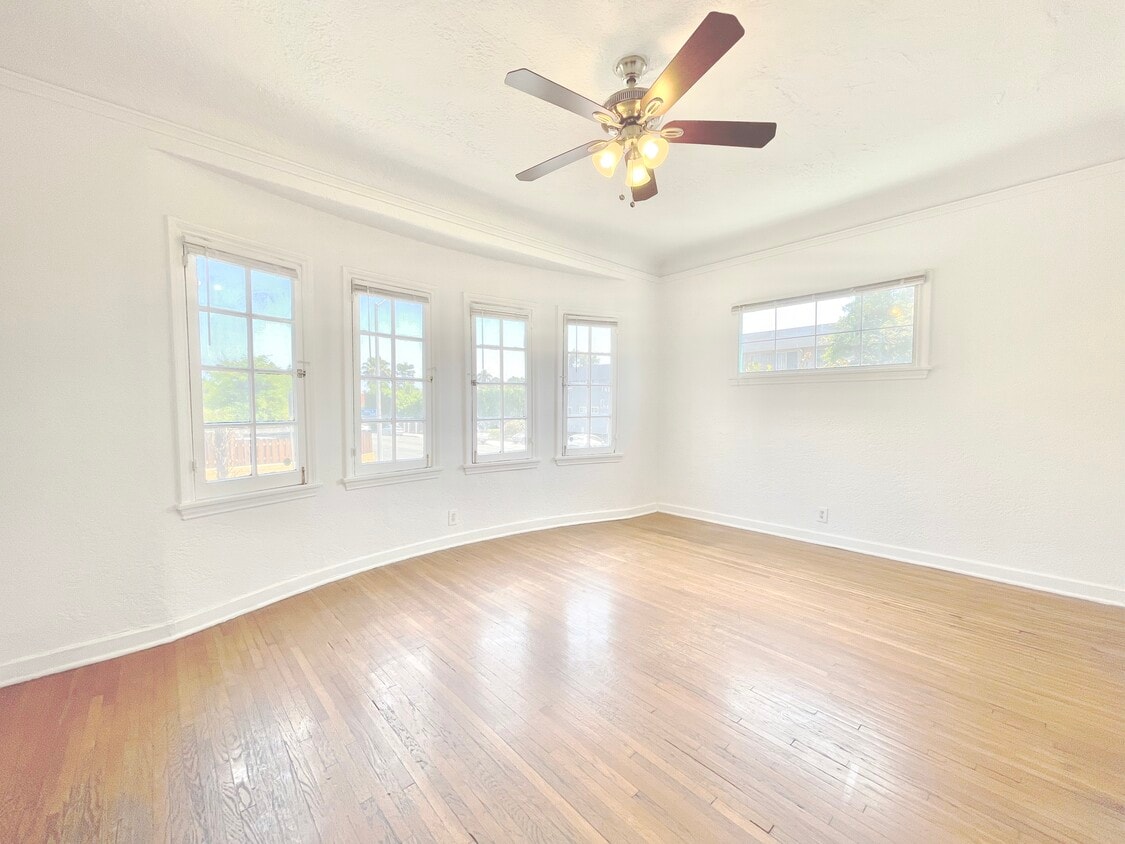 Primary Photo - 1301 N Stanley Ave