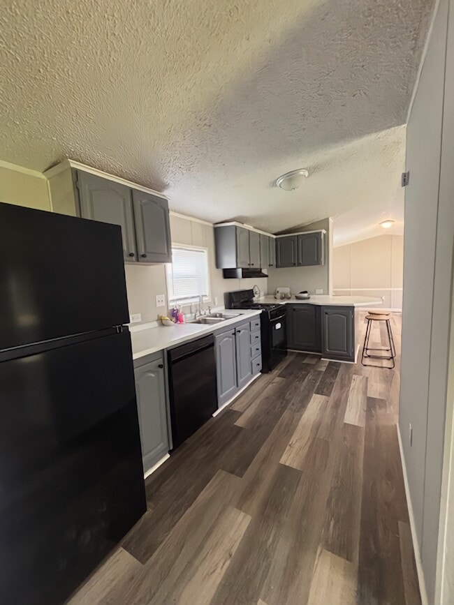 Building Photo - Fairfield Estates