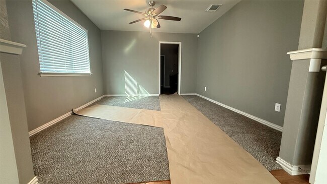 Building Photo - 8110 Streamside Dr