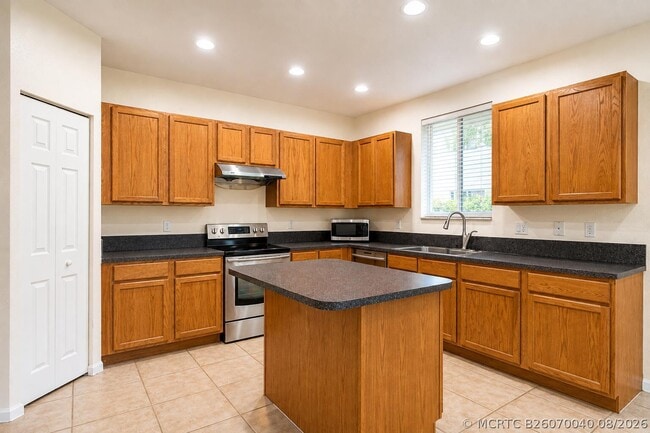 Building Photo - 2789 S Evergreen Cir