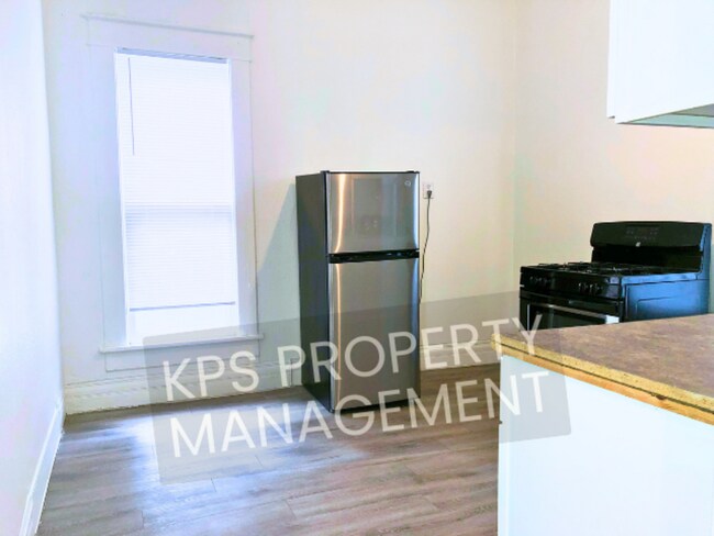 Building Photo - 665 S Kansas St