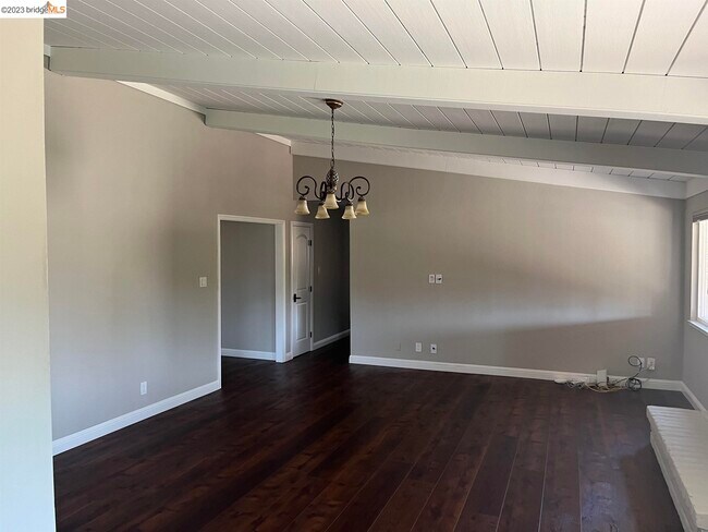 Building Photo - 3931 Pebble Dr