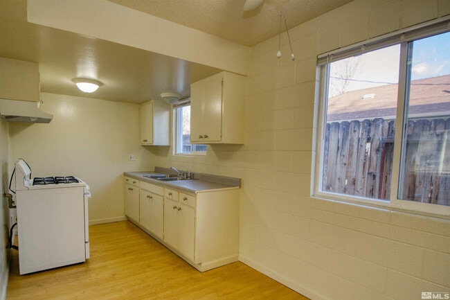 Foto del edificio - 511 Country Village Dr