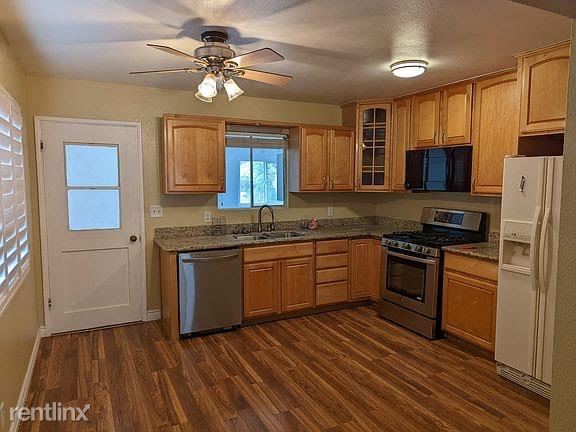 Building Photo - 2 br, 1 bath House - 1328 Bullard Ave