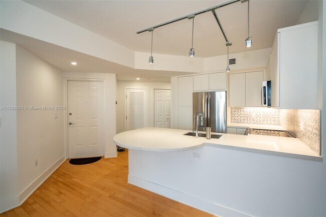 Building Photo - 357 Almeria Ave