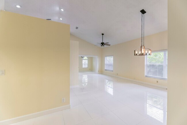 Building Photo - 7392 Ashley Shores Cir