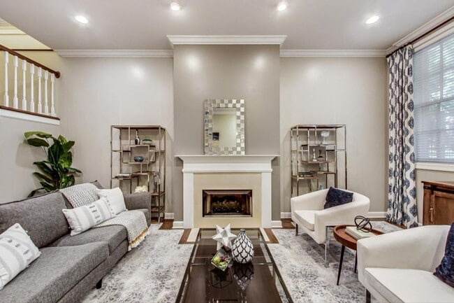 Building Photo - 4 bedroom in Chicago IL 60647