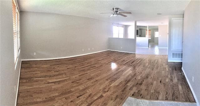 Foto del edificio - 1620 Flagstone Ln