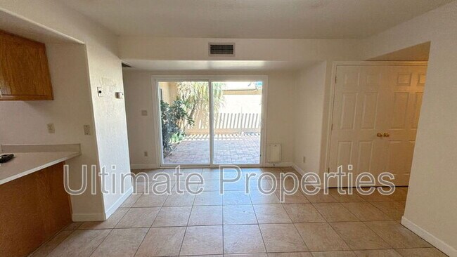 Foto del edificio - 5814 W Gelding Dr