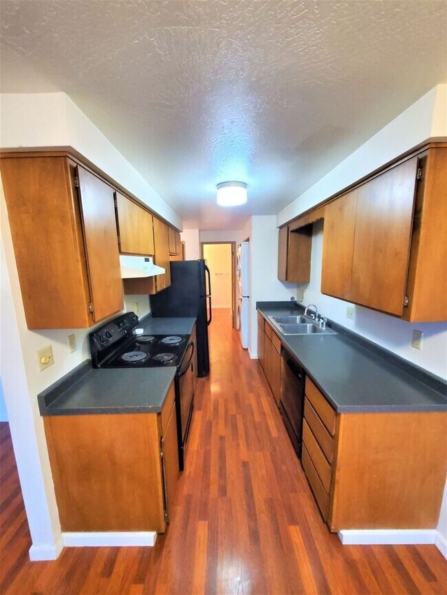 Foto del edificio - Charming 4-Plex 2 Bedroom 1 Bathroom Unit Available Soon!