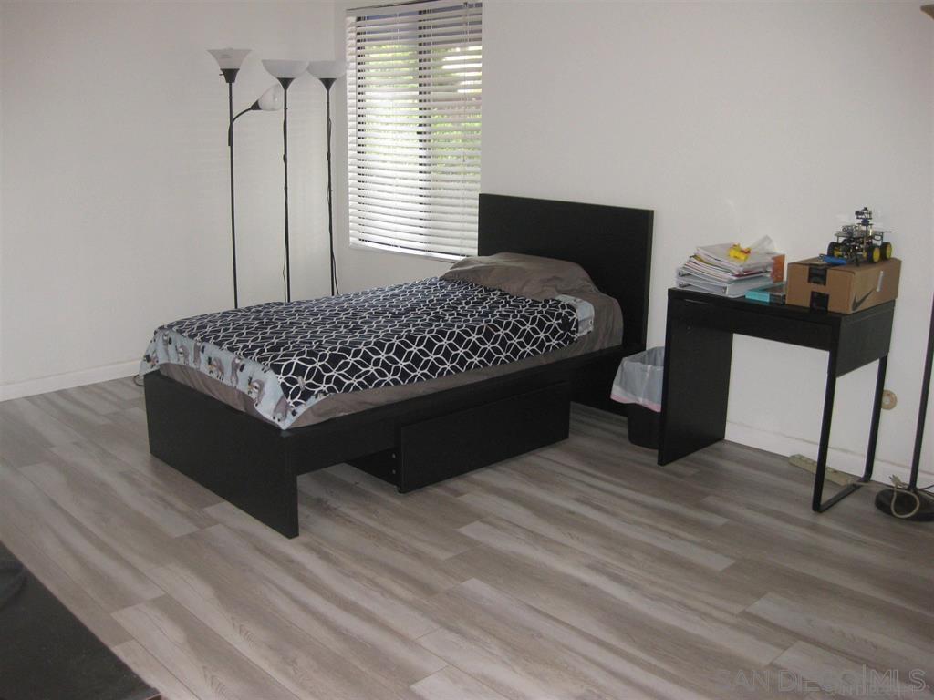 Foto principal - 8338 Regents Rd