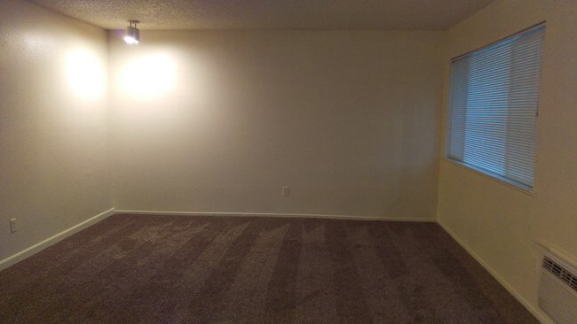 Building Photo - 11 Linscheid Dr