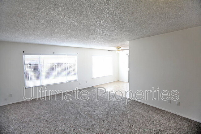 Building Photo - 5648 W Townley Ave