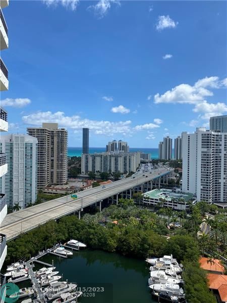 Foto del edificio - 3500 Mystic Pointe Dr