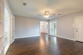 Building Photo - 5527 Jessamine St