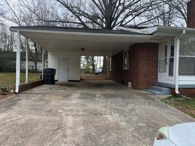 Foto del edificio - 866 Dabney Dr