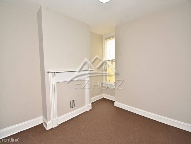 Building Photo - 3 br, 1.5 bath Apartment - 1947 Mosher St