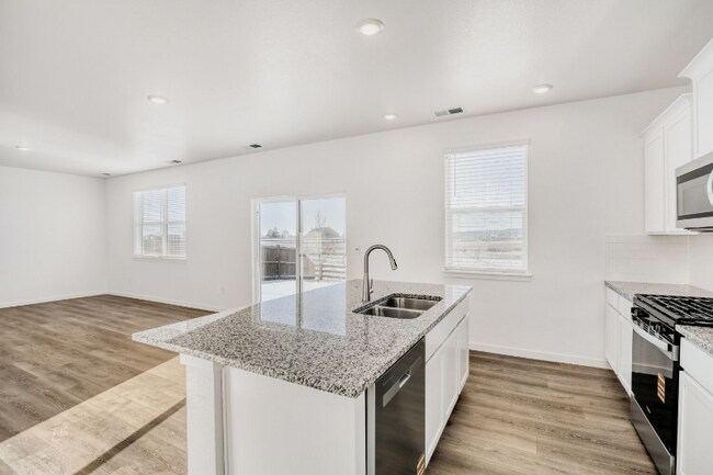 Building Photo - 5961 Holstein Dr