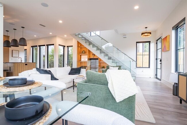 Building Photo - 1501 Rockmoor Ave