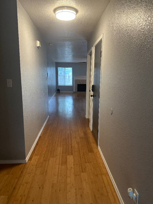 Building Photo - 1009 Hughmont Dr
