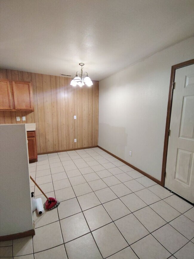 Foto del edificio - 2 bedroom, 1 bathroom apartment in Wickliffe