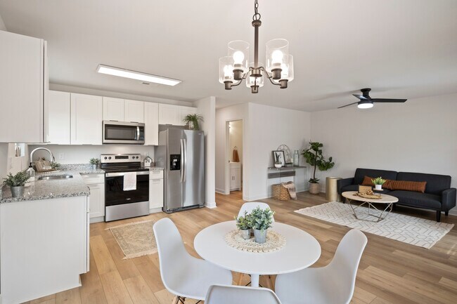 Foto del edificio - 7221 Howard Bennett Way