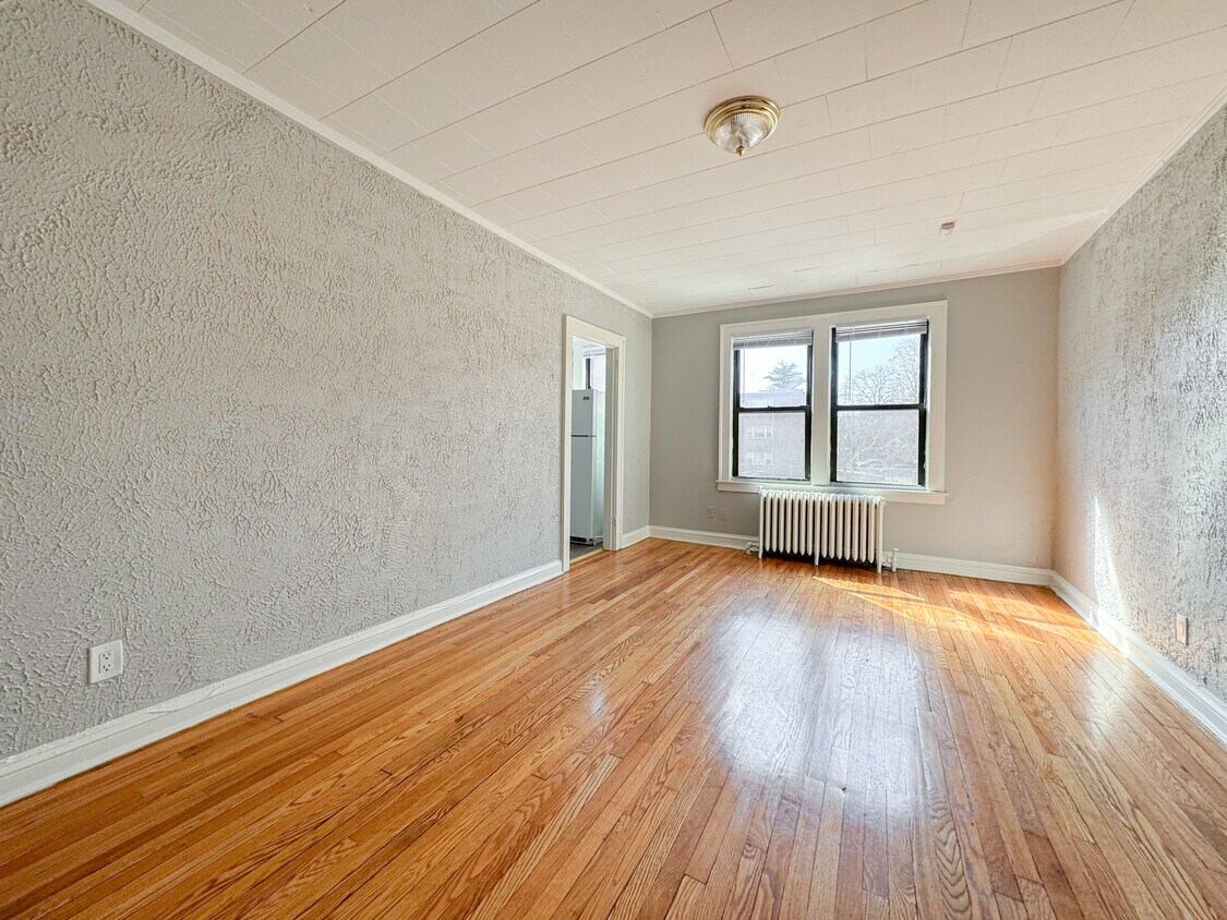 Primary Photo - 199 Sigourney St