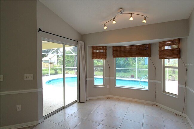 Foto del edificio - 9421 Fruitland Ave