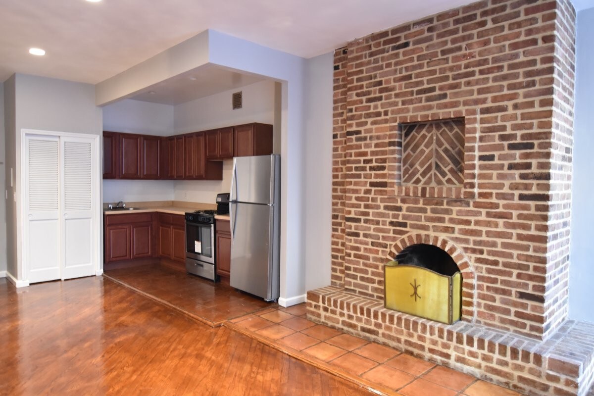 Foto principal - 306 E 105th St
