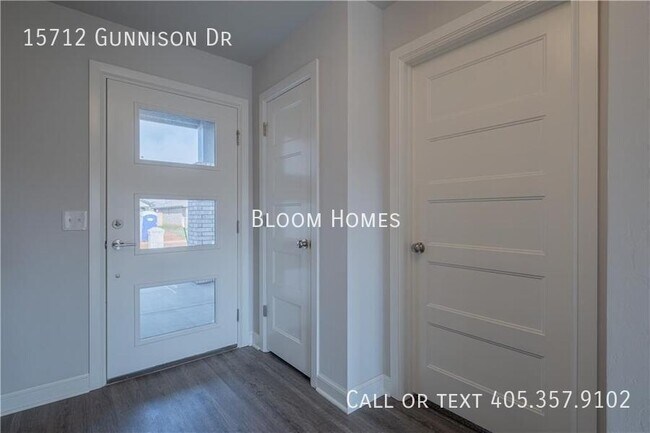 Foto del edificio - 15712 Gunnison Dr